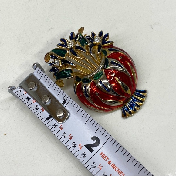 VTG 1940s BROOCH GOLD TONE RED/GREEN ENAMELED FLOWER BASKET W/ PAVED RHINESTONES - Picture 7 of 11